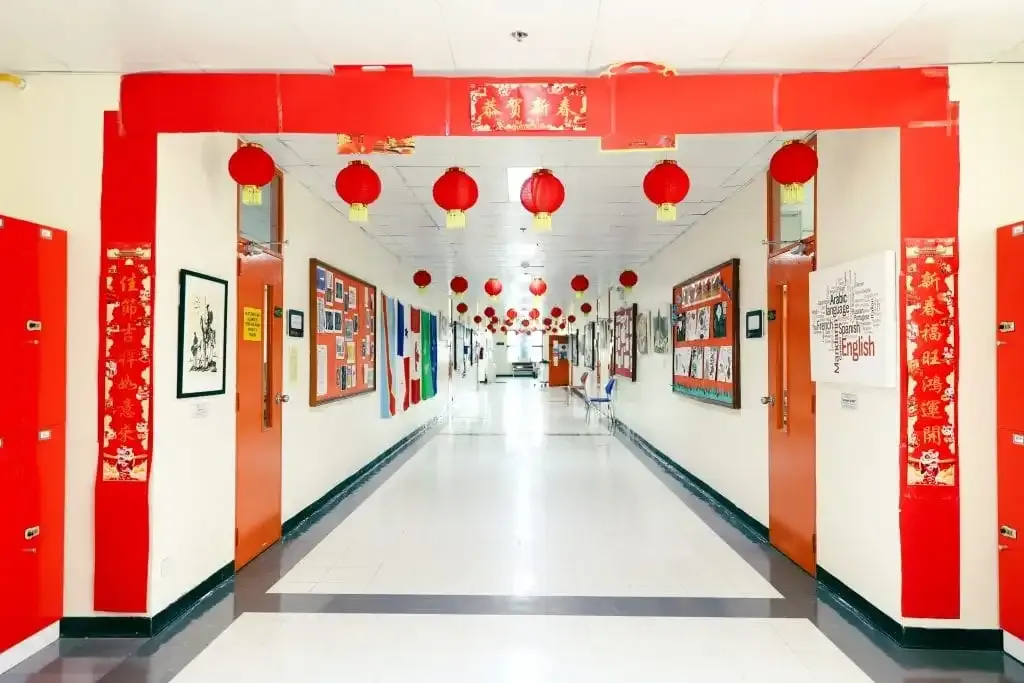 11. Dekorasi Imlek di Sekolah.webp