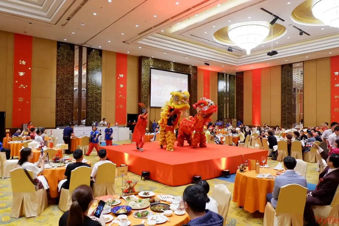 13. Dekorasi Imlek di Aula.webp