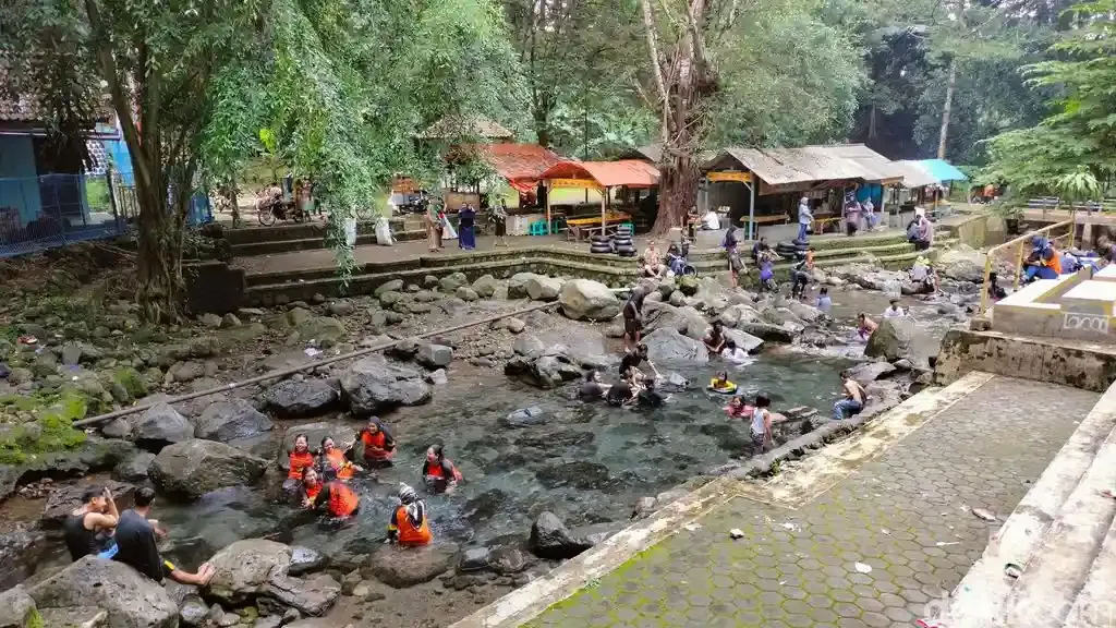 18. Wisata Cipaniis.webp