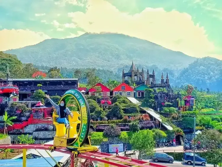 20. Taman Cisantana.webp