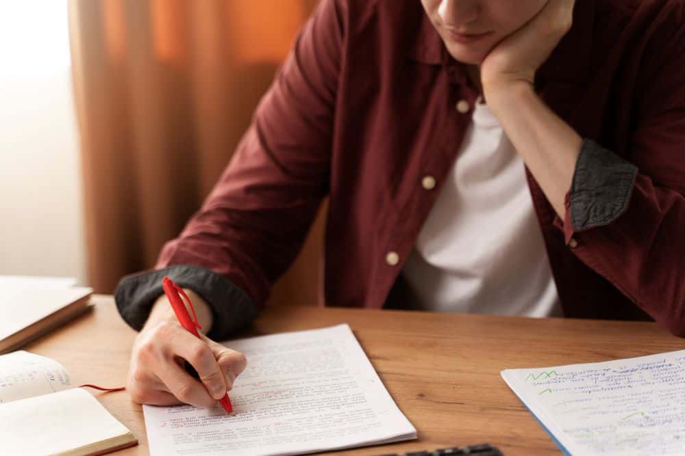 5 Contoh Paper Kuliah Individu & Kelompok, serta Format yang Benar