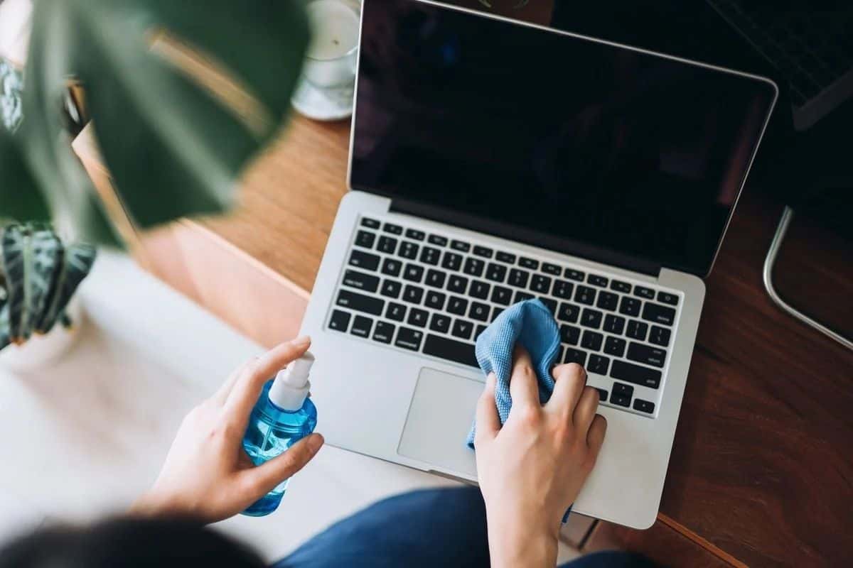 Bersihkan Laptop - Sodagar Komputer.jpg