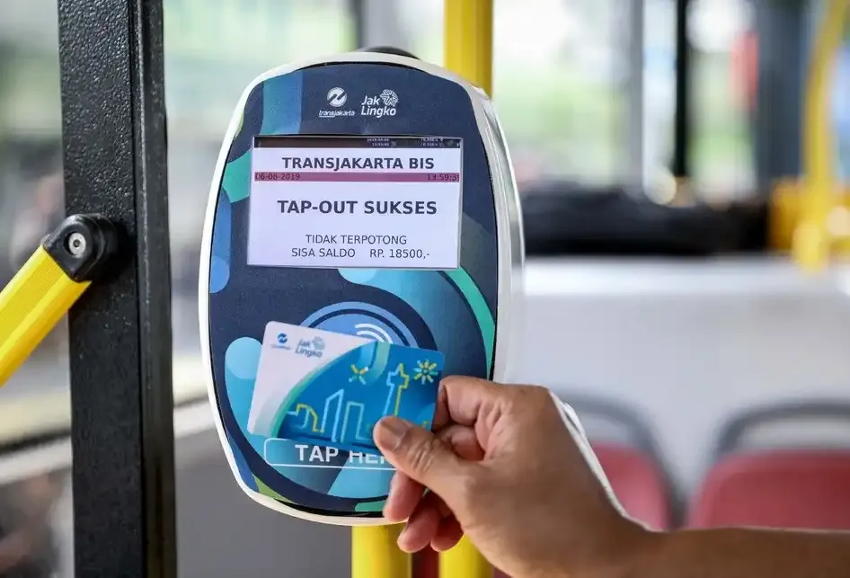 Cara Bayar Transjakarta dengan Kartu JakLingko.webp