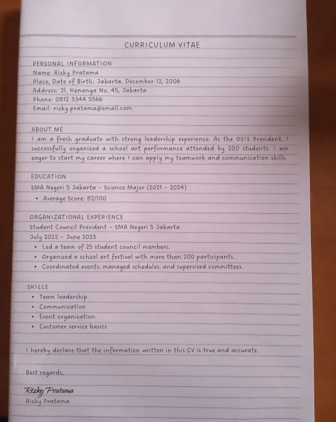 Contoh CV Bahasa Inggris Tulis Tangan Fresh Graduate.webp