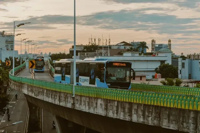 Cara Naik Transjakarta: Rute, Tarif, Metode Bayar, Jadwal, dan Alternatifnya