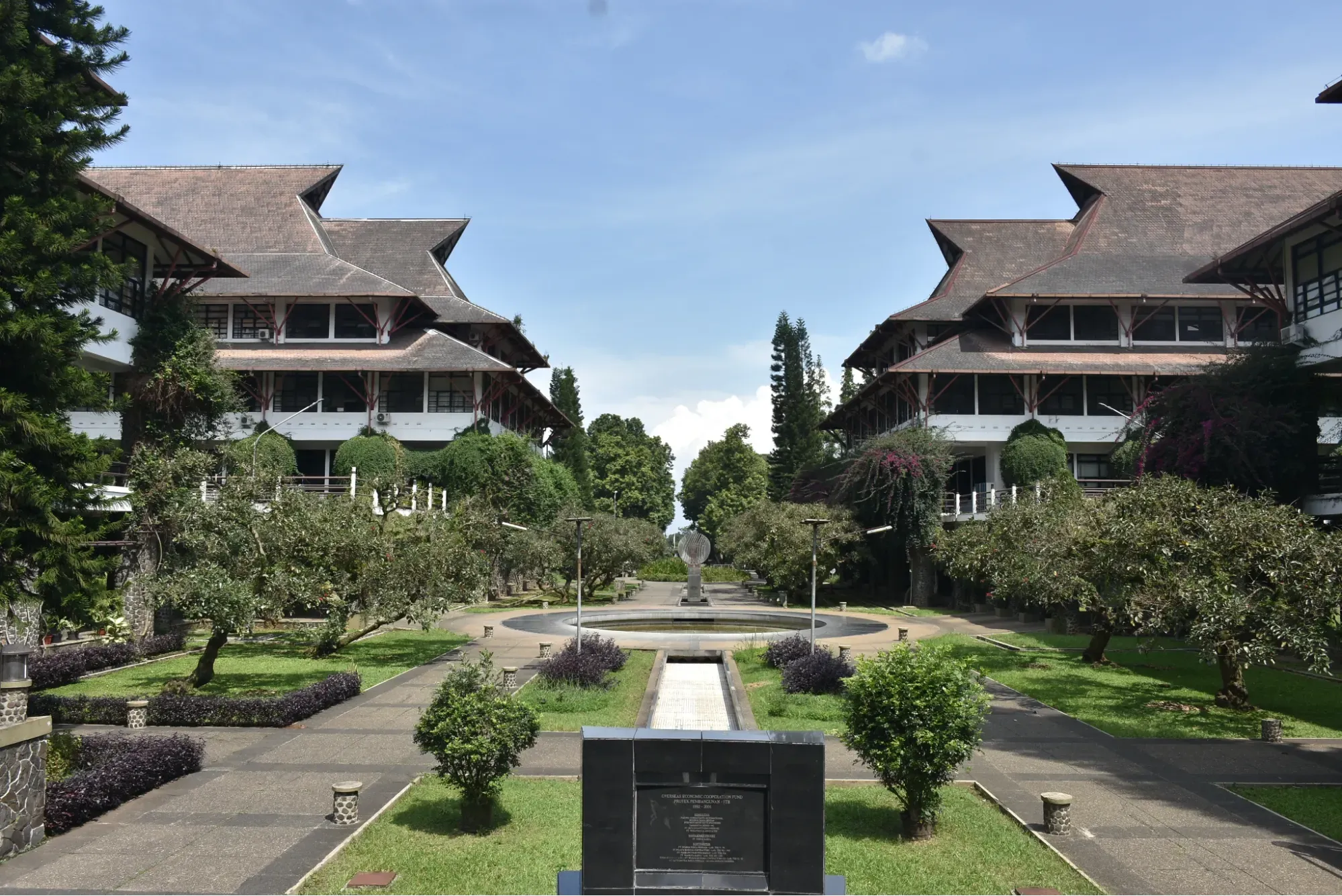 Institut Teknologi Bandung (ITB).webp