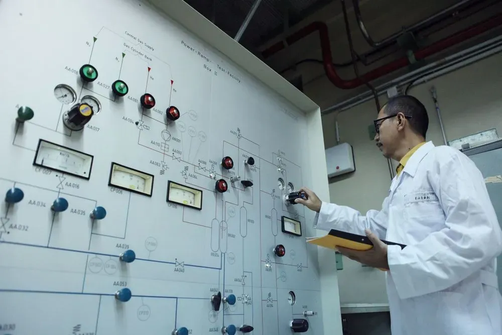 Jurusan Teknik Nuklir  Sumber Akper Sumber Waras.webp