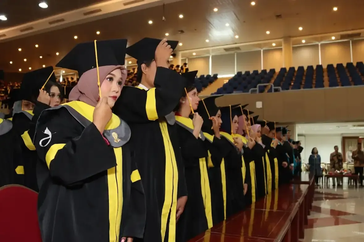 Lulusan Universitas Terbuka.webp