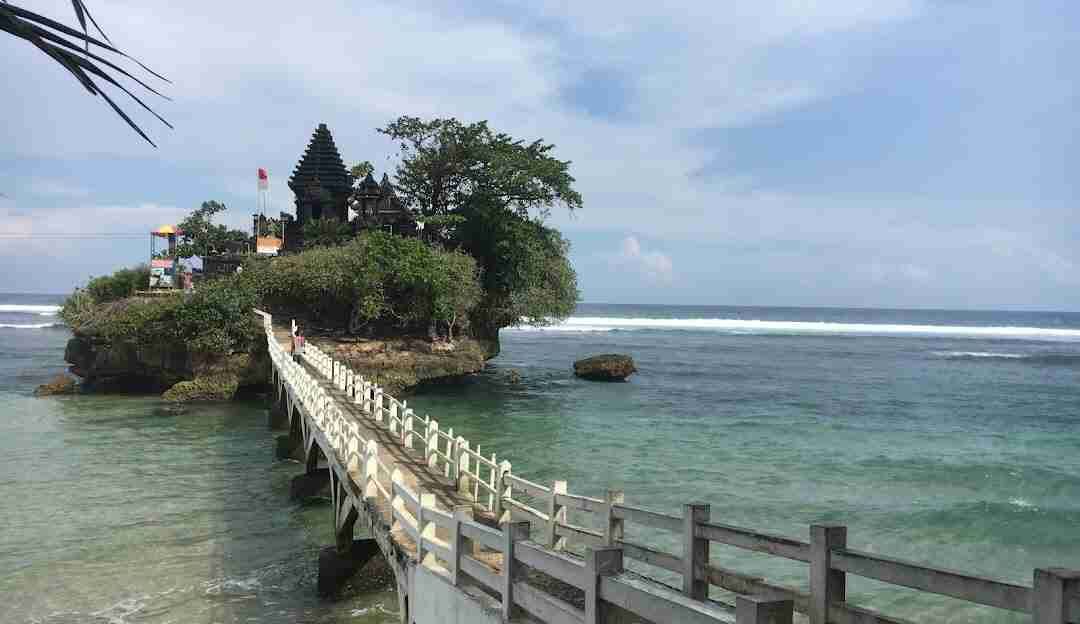 Pantai Balekambang.jpg