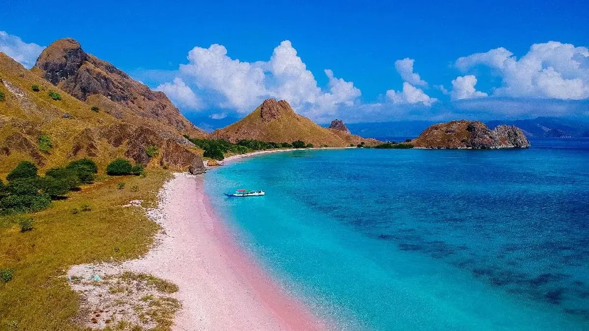 Pink Beach (Pantai Merah).webp