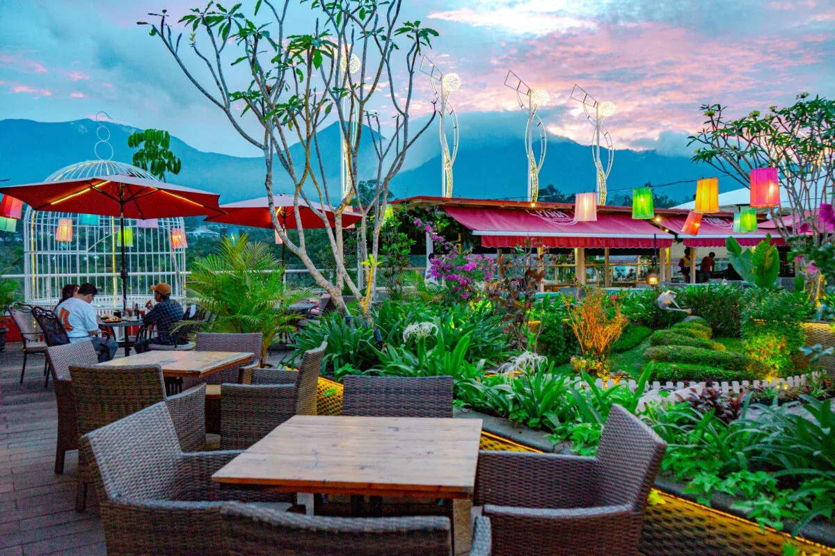 Roofpark Cafe Resto.webp