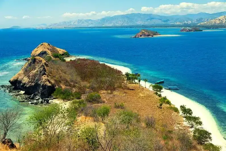 Taman Nasional 17 Pulau Riung.webp