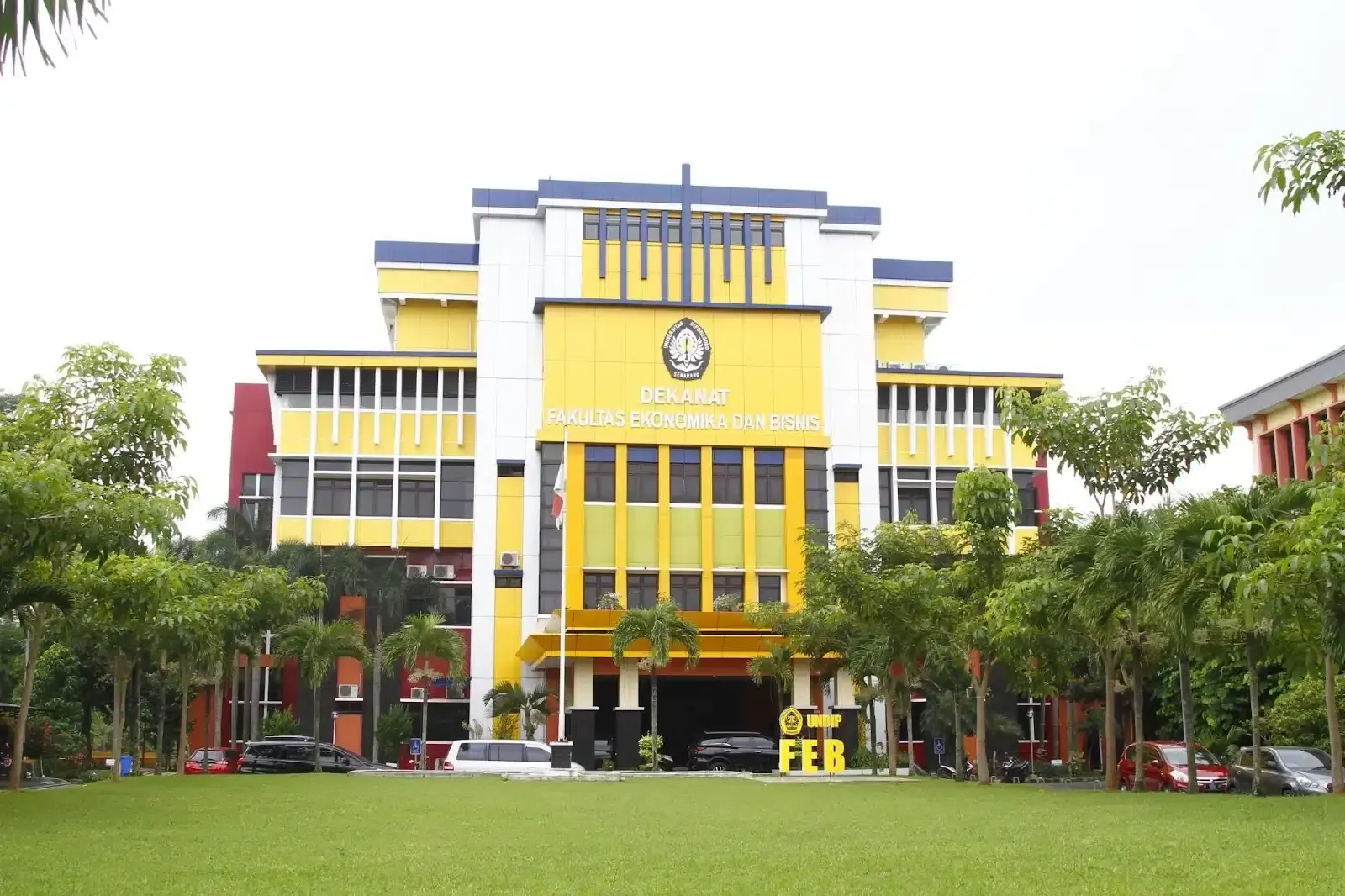 Universitas Diponegoro (UNDIP).webp