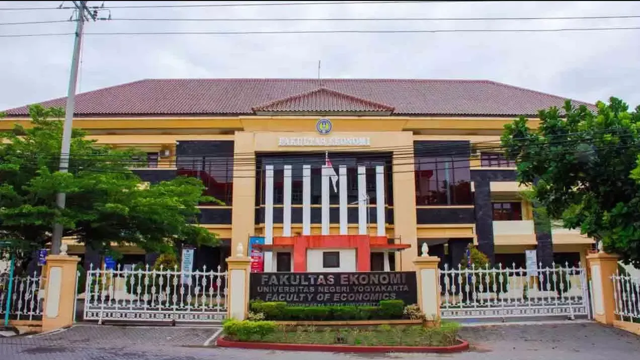 Universitas Negeri Yogyakarta.webp