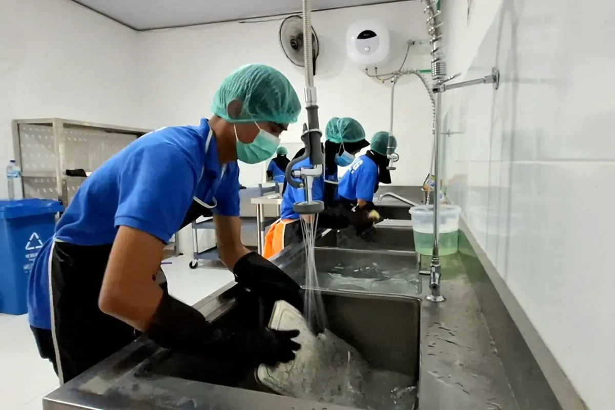 bagian cuci ompreng mbg.webp