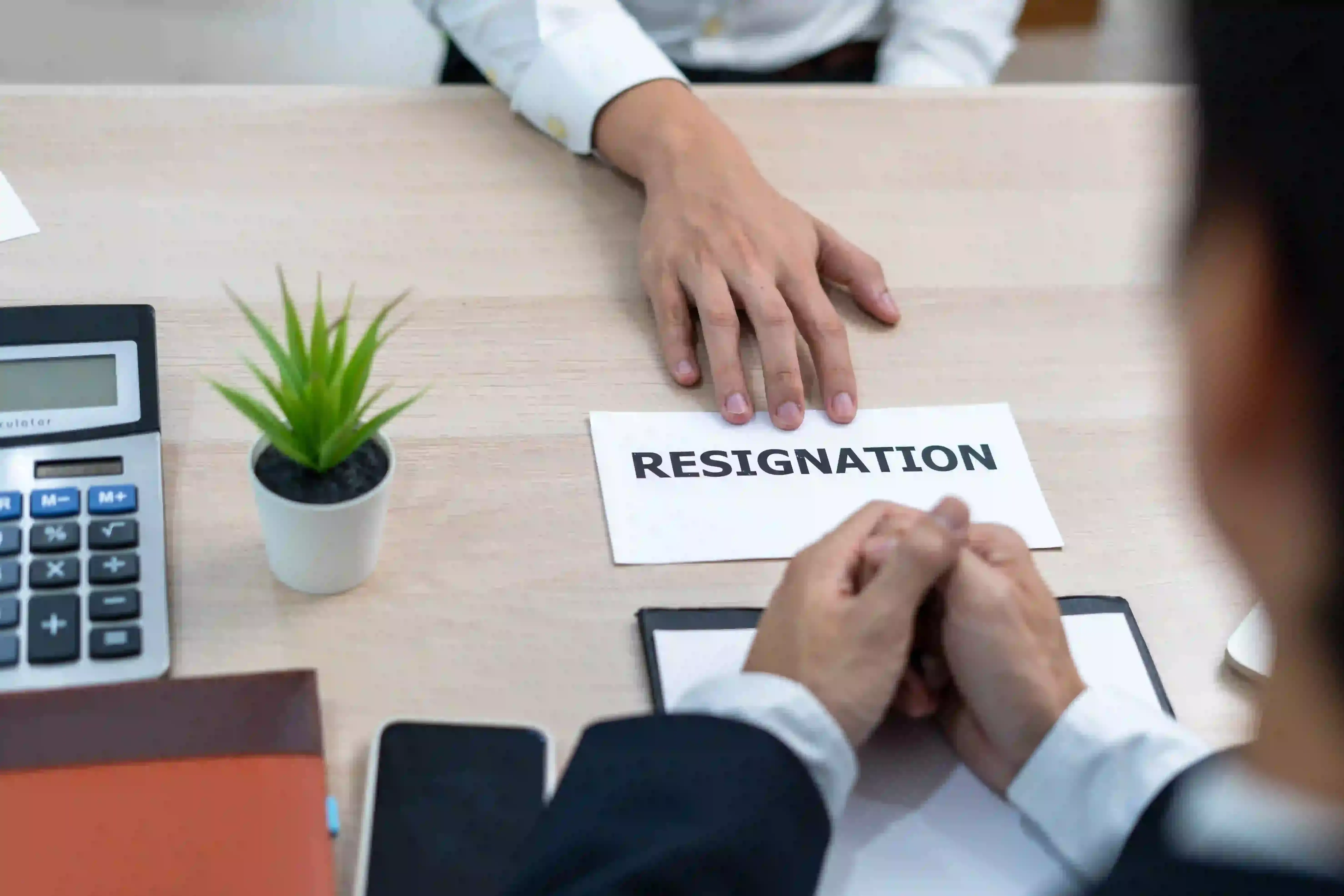 Aturan Uang Pisah Karyawan Resign, Apakah Wajib Dibayar? | Dealls