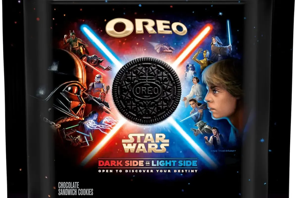 contoh desain produk oreo starwars.webp