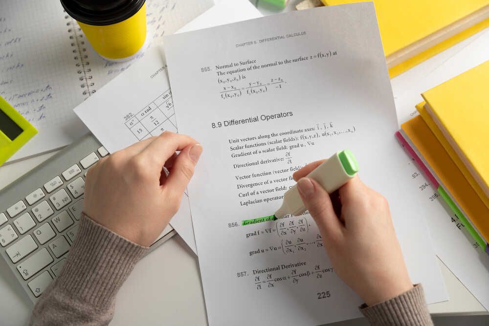 5 Contoh Kisi-kisi Soal untuk Pilihan Ganda, SMA, & Bahasa Inggris