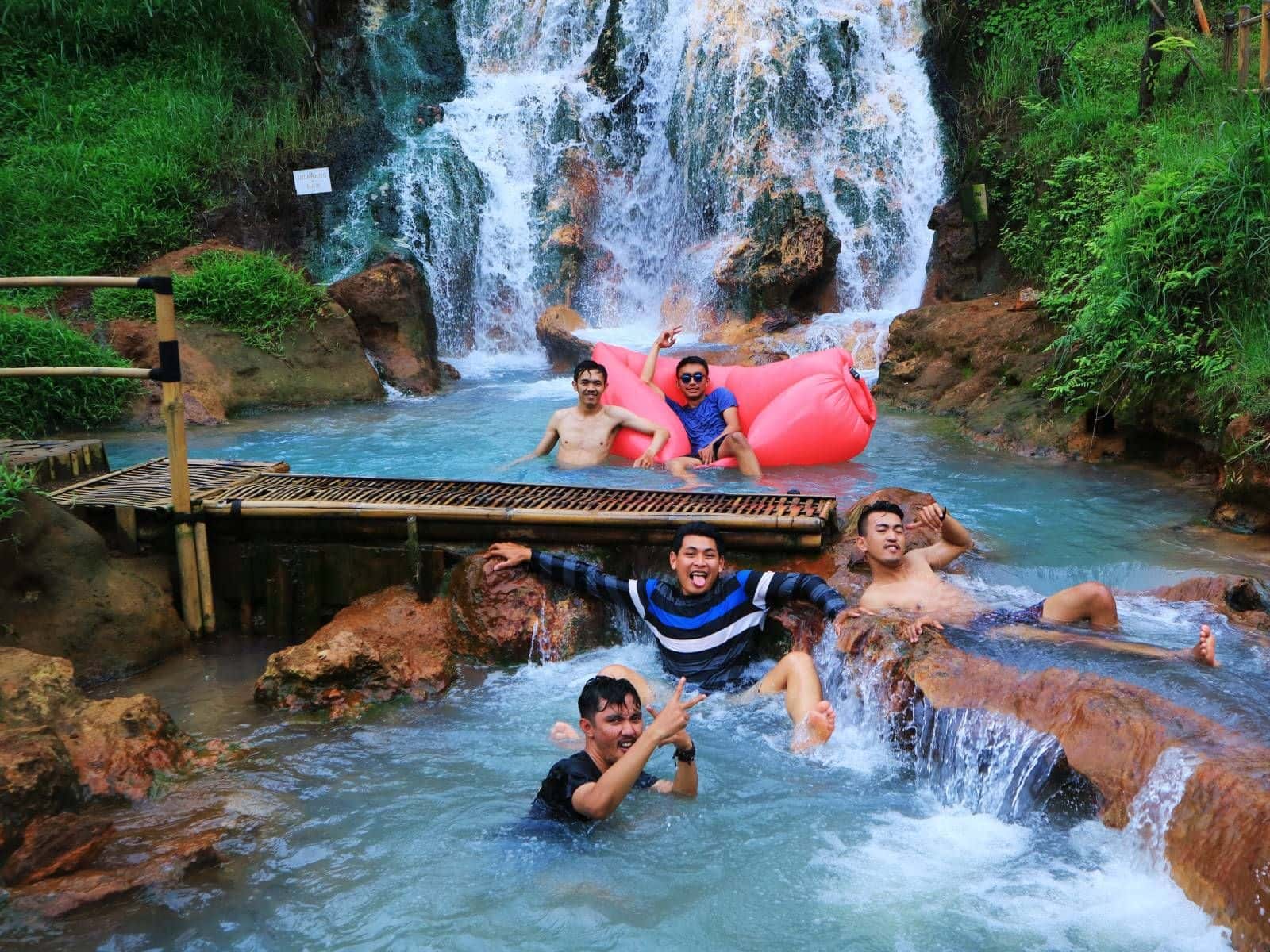 curug cipanas.jpg