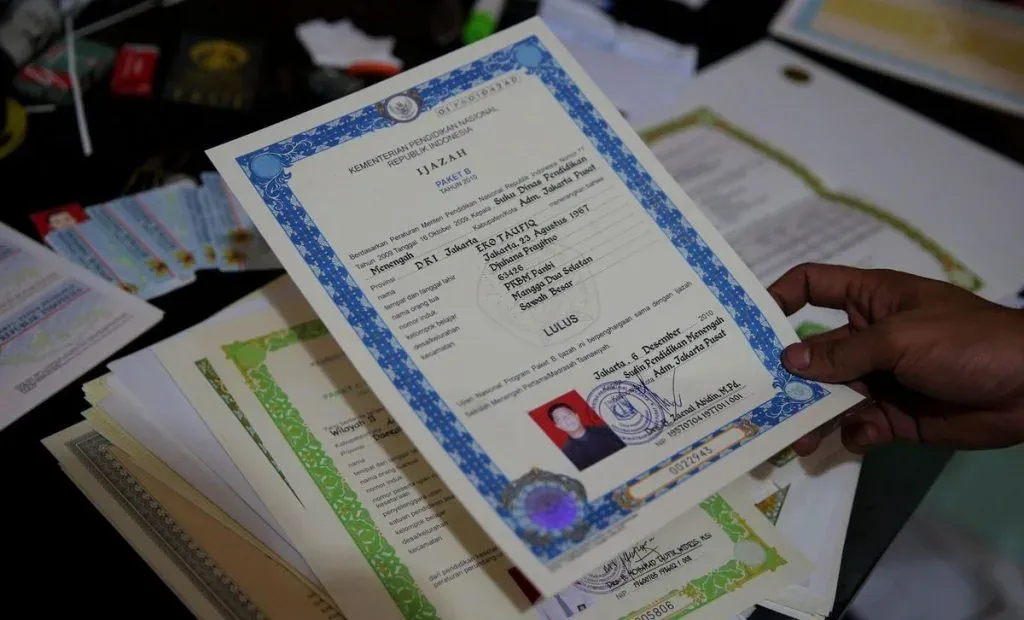 Apakah Perusahaan Boleh Menahan Ijazah Karyawan