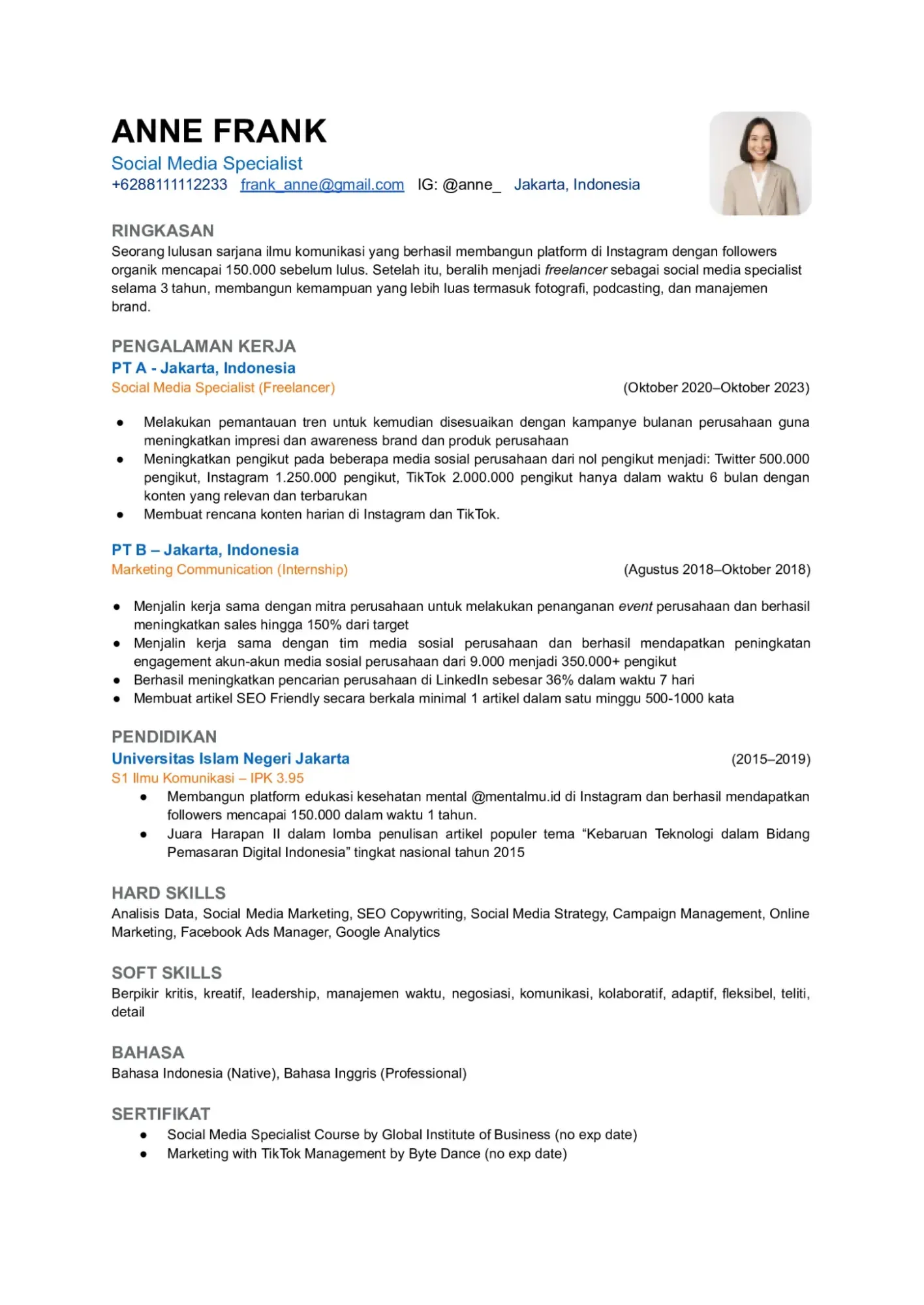 Contoh CV Social Media Specialist Fresh Graduate
