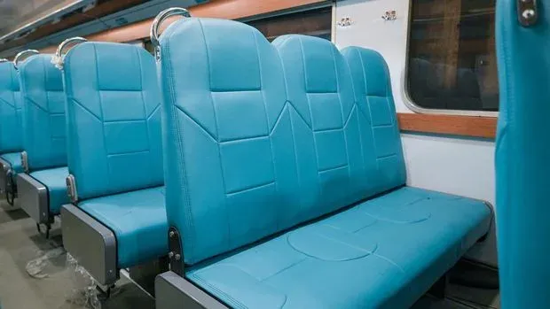 Fasilitas Tempat Duduk KA Cikuray