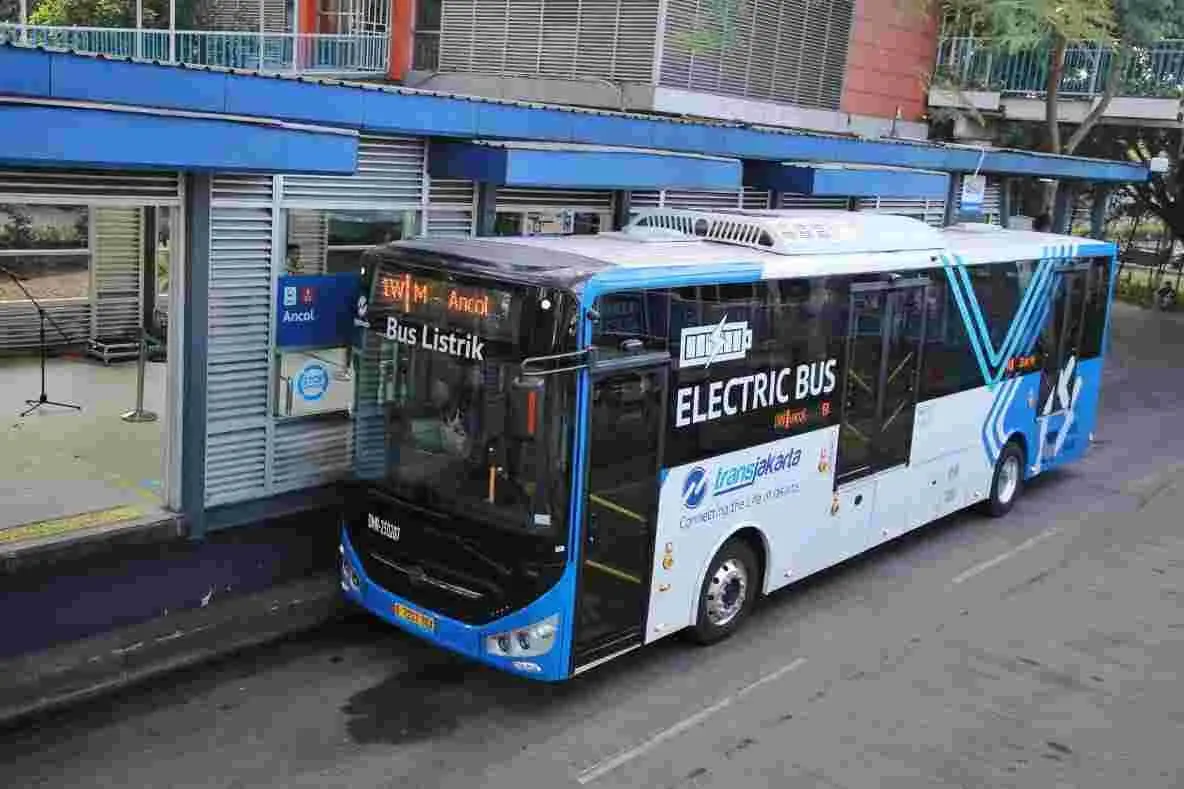Rute Transjakarta 1W Blok M–Ancol 2026: Halte, Tarif, & Jadwal Terbaru