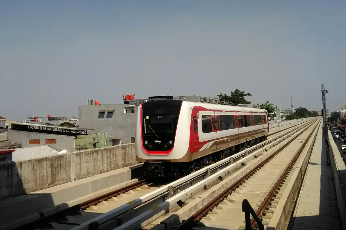 kereta lrt jakarta.webp