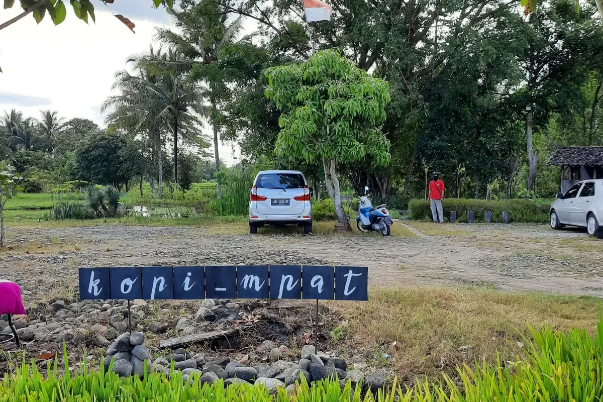 kopi mpat malang.jpeg