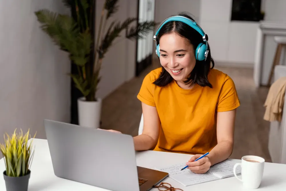 25 Rekomendasi Kampus Kuliah Online di Indonesia + Jurusannya