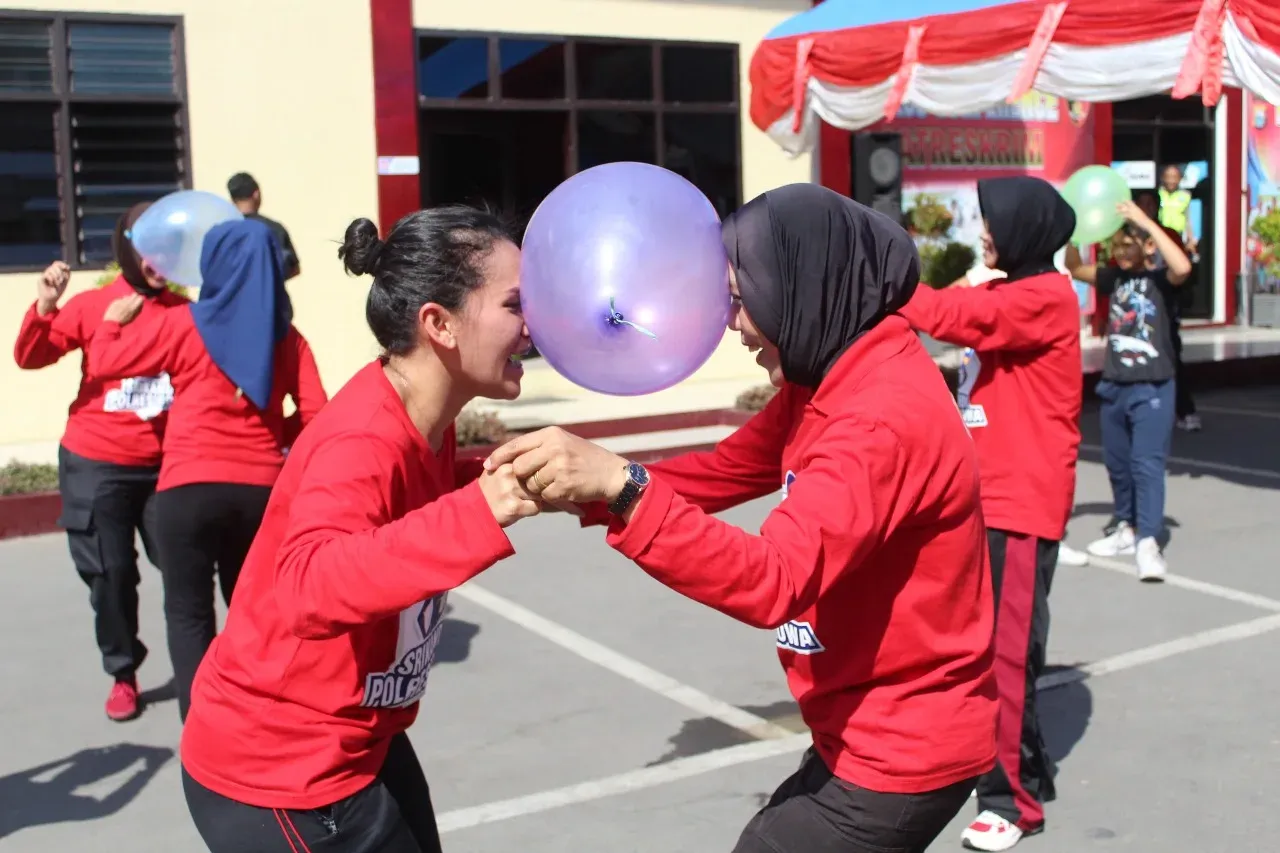 lomba joget balon berpasangan 17 agustusan.webp