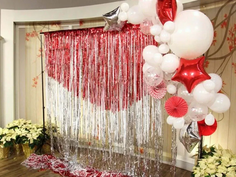 rumai dan balon merah putih untuk dekorais 17 agustus di kantor.webp