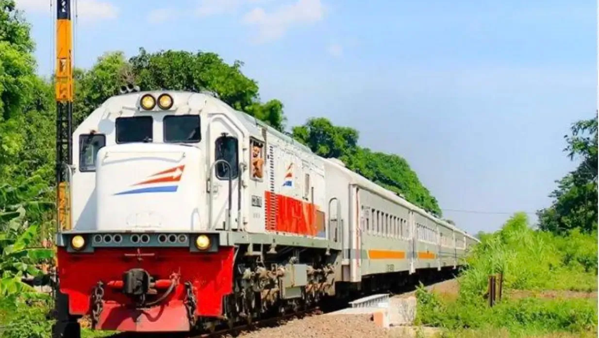 rute kereta api penataran​