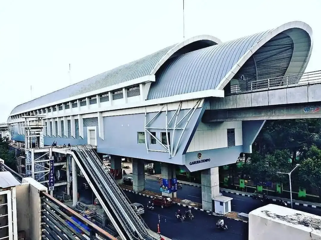 tampilan stasiun lrt jakarta.webp