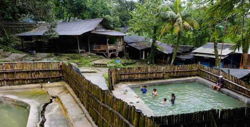 Pemandian Air Panas Gunung Pancar I Sumber: Travel Detik