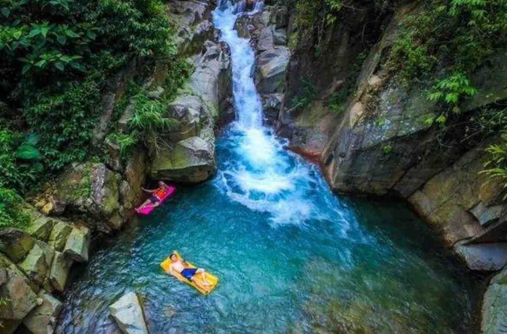 Curug Leuwi Lieuk I Sumber: Kompas