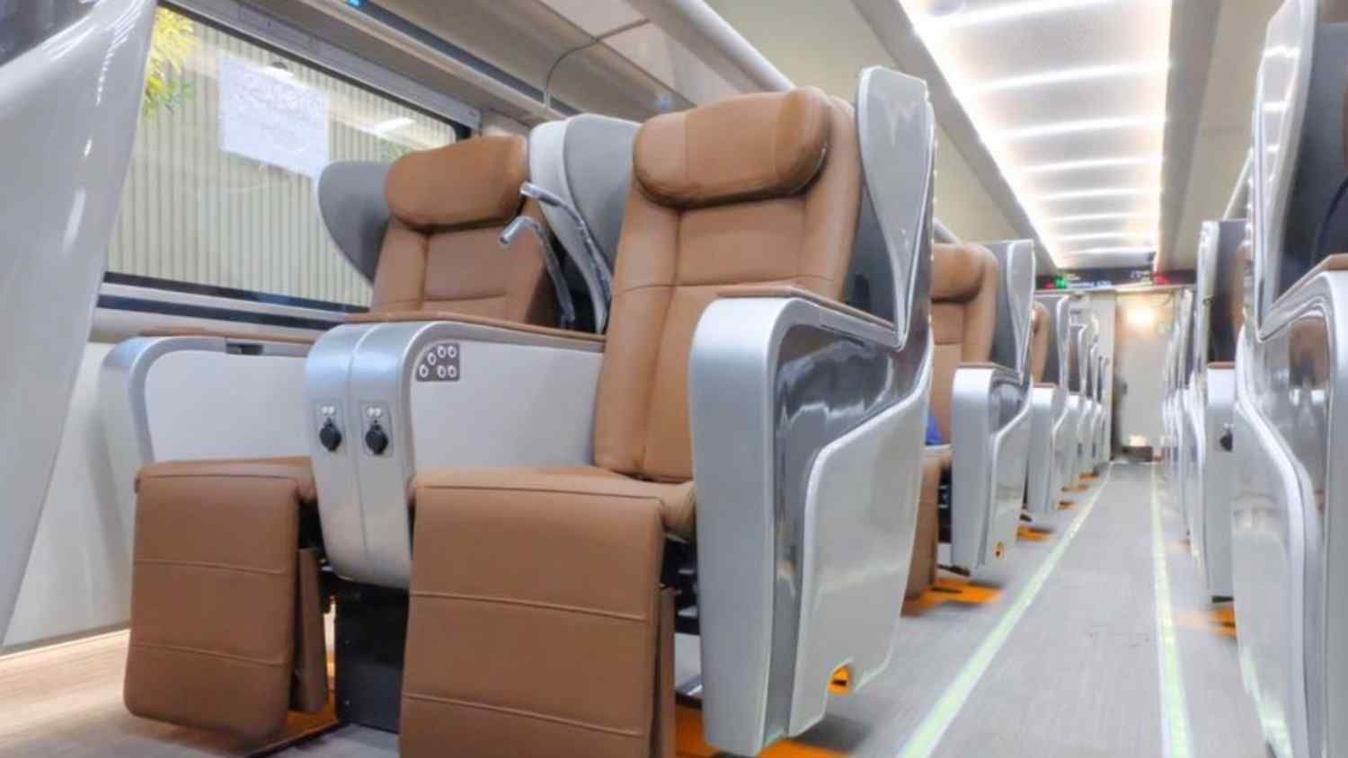 Kursi kelas Luxury New Generation KA Lawu I Sumber: KAI