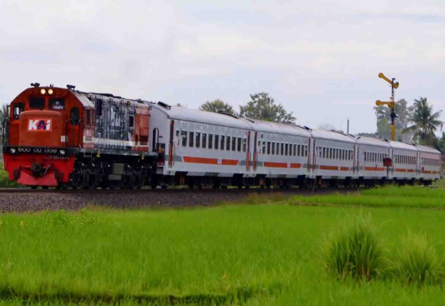Rute KA Rajabasa 2025: Jadwal, Fasilitas, & Harga Tiket Terbaru